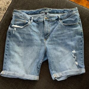 Universal Thread Distressed Bermuda Denim Light Blue Jean Shorts - Size 20WR